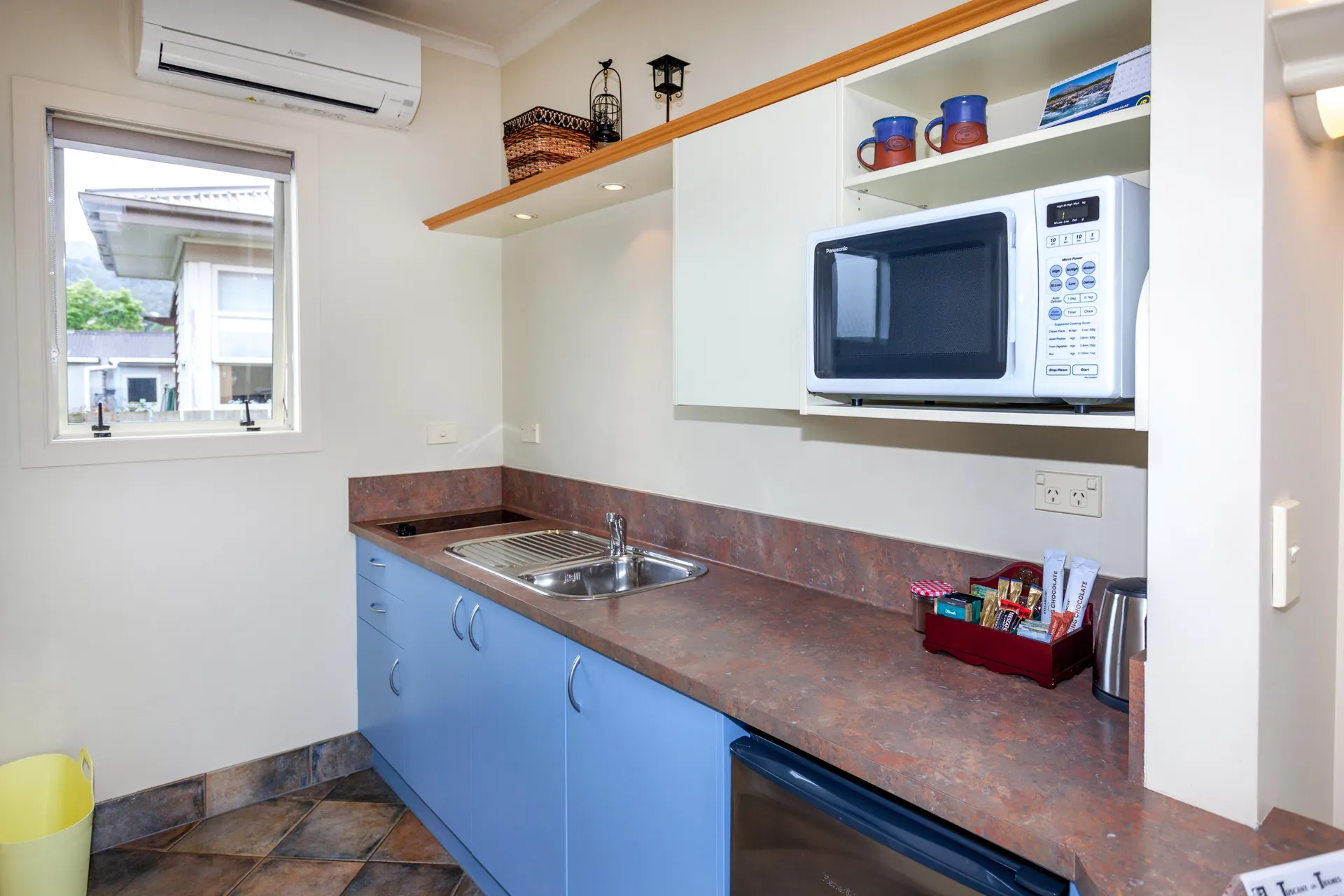 Studio Kitchenette Studio kitchenette with sink, microwave, fridge and tea and coffee making facilities